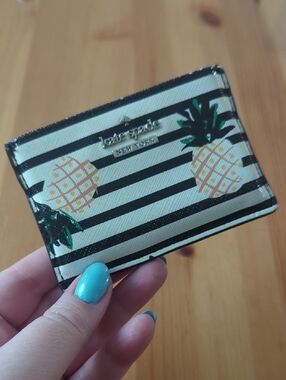 kate spade New York Pineapple Stripe Cardholder - Black & White with Green
